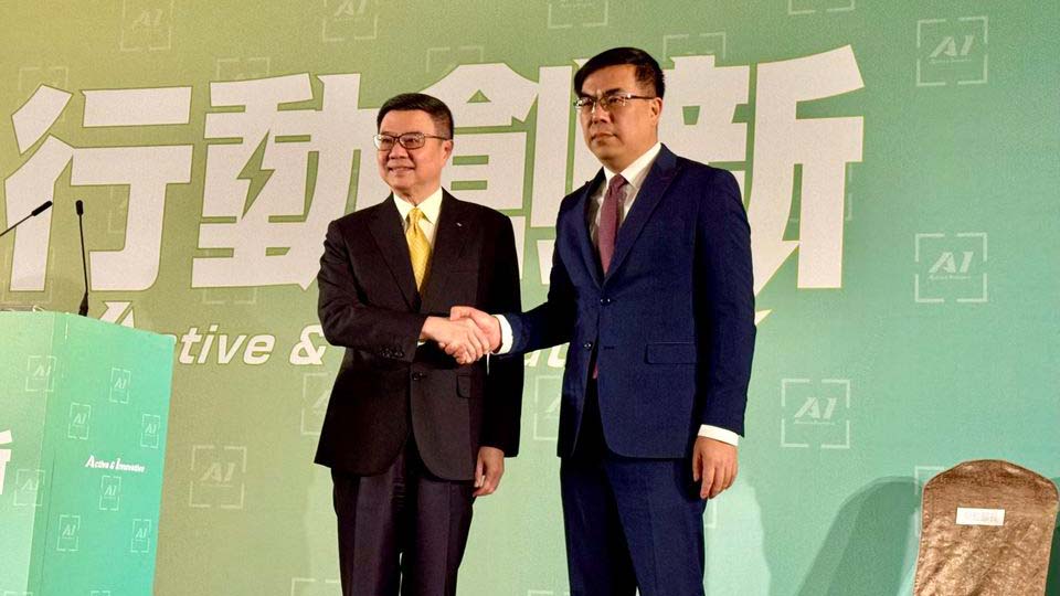 彭啟明（右）將接任環境部長。翻攝自彭啟明臉書